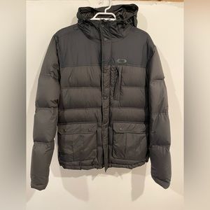 Excellent condition Oakley down ski / Puffer jacket 

Black 
Size large